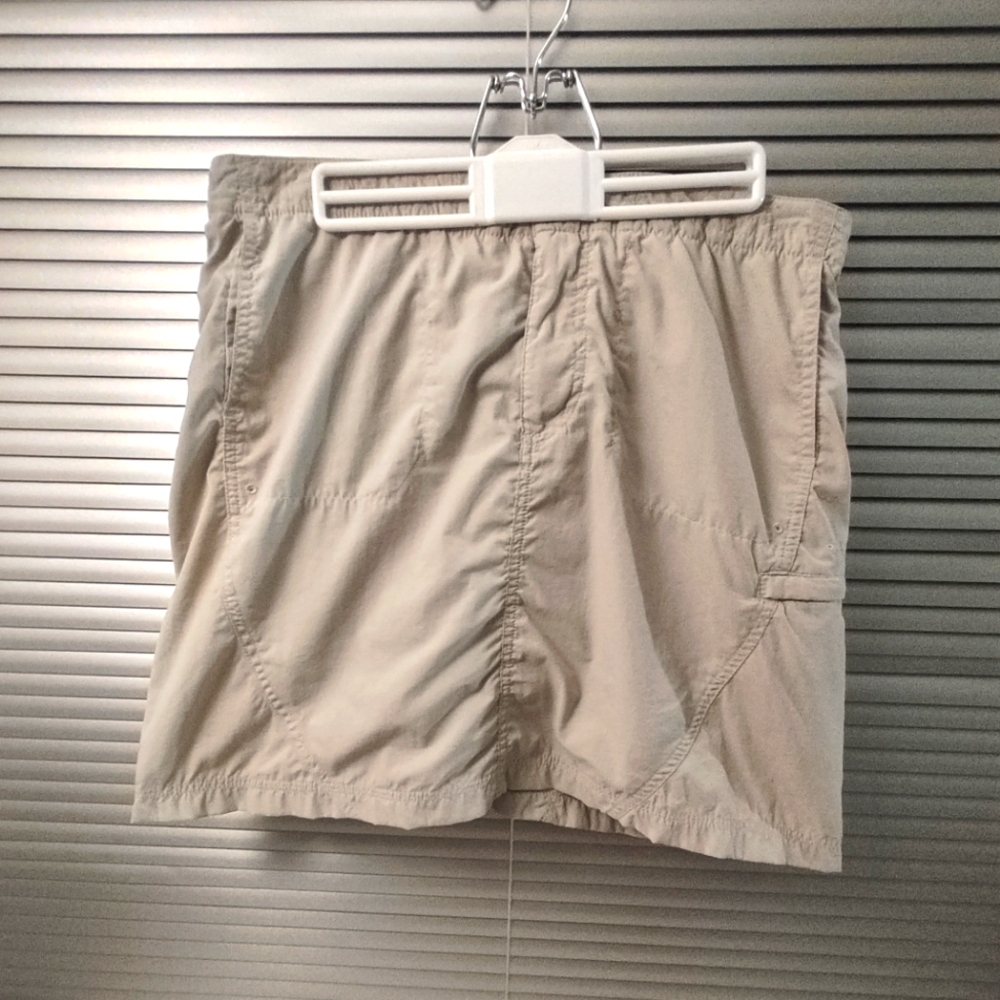 Columbia Titanium Fishing Skirt Size 10